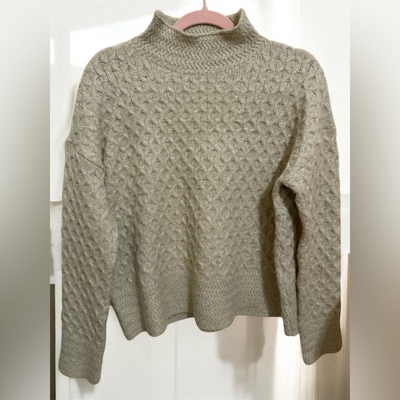 Kut From the Kloth Women's S Cream / Beige Chunky Cable Knit Turtle Neck Sweater - Picture 4 of 11